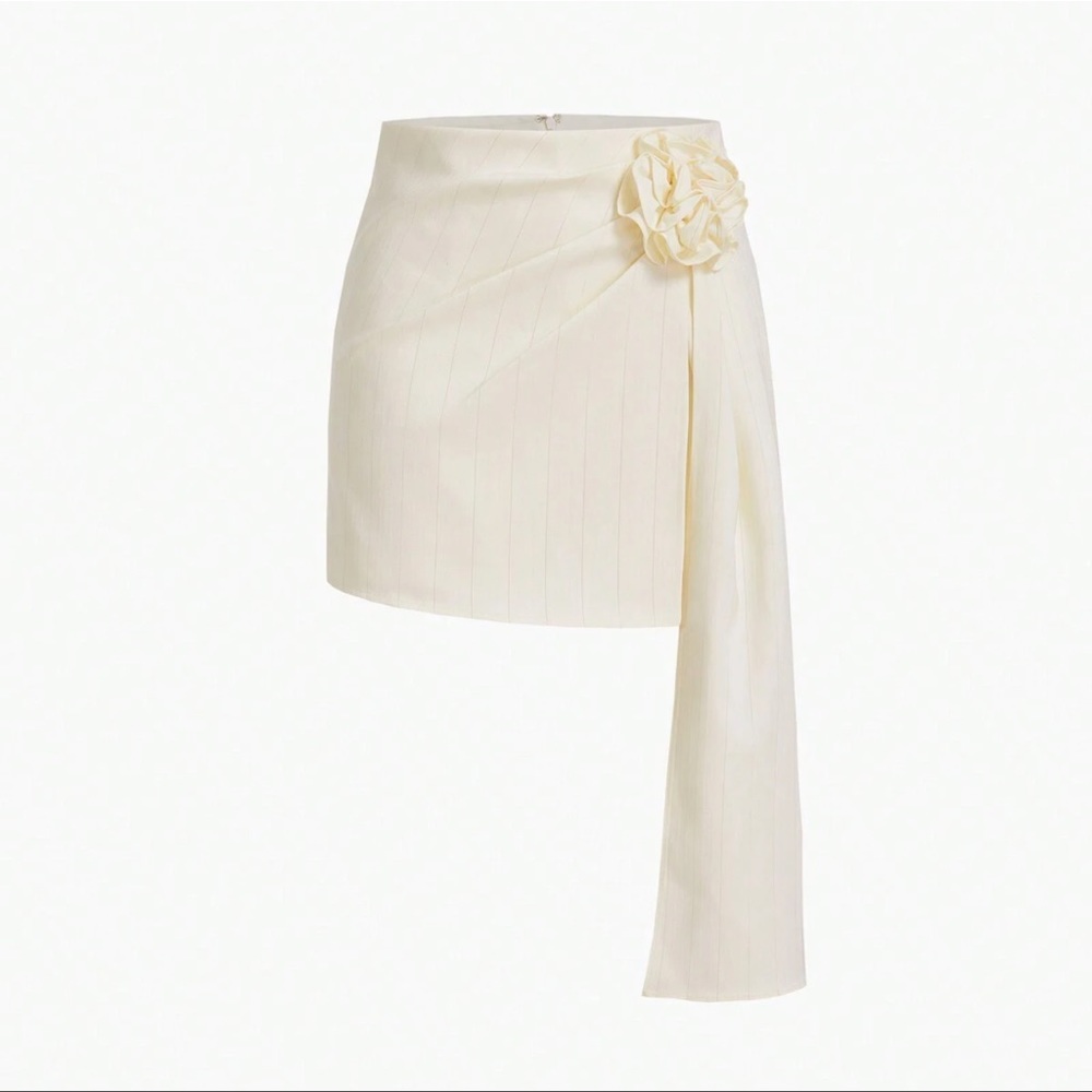 3D ROSETTE DRAPED SKORT SET - Picture 2 of 13